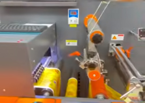 Xinsen Packaging работает на полную мощность для выполнения заказов на самоклеящиеся этикетки